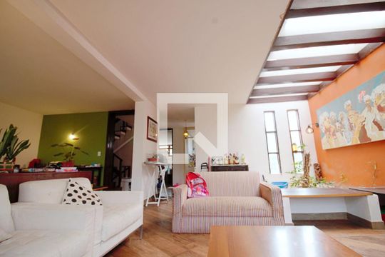 Sala de casa à venda com 3 quartos, 330m² em Vila Progredior, São Paulo
