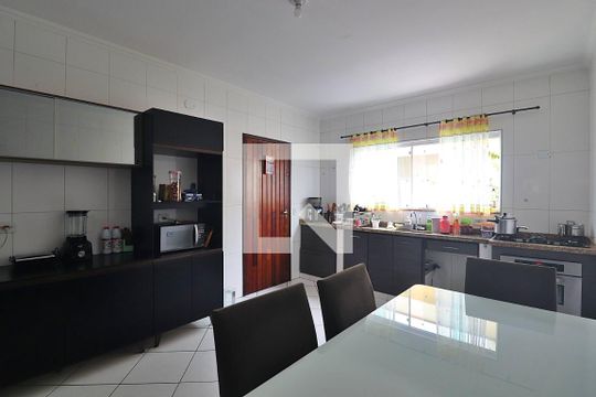 Cozinha de casa à venda com 4 quartos, 225m² em Vila Curuca, Santo André