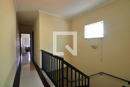 Corredor de casa à venda com 4 quartos, 225m² em Vila Curuca, Santo André