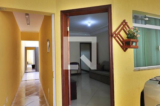 Entrada de casa à venda com 4 quartos, 225m² em Vila Curuca, Santo André