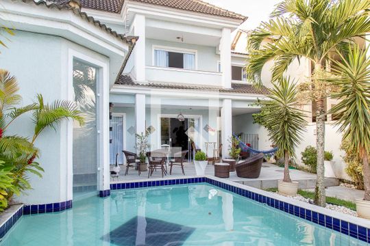 Fachada - piscina de casa de condomínio à venda com 3 quartos, 350m² em Recreio dos Bandeirantes, Rio de Janeiro