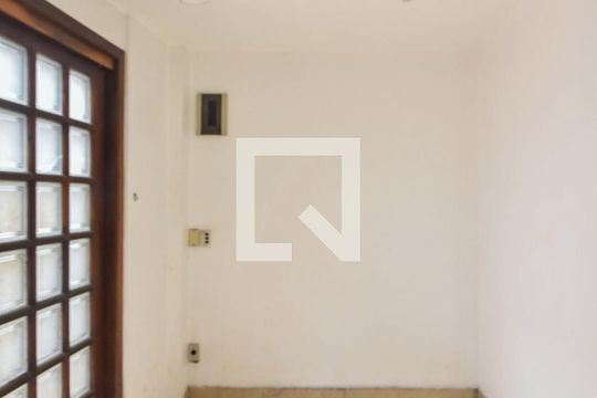 Quarto Externo de casa para alugar com 3 quartos, 150m² em Jardim Aeroporto, São Paulo