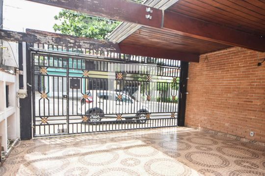 Garagem  de casa para alugar com 3 quartos, 150m² em Jardim Aeroporto, São Paulo