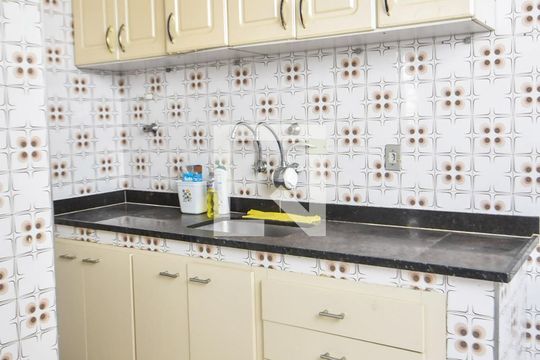 Cozinha  de casa para alugar com 3 quartos, 150m² em Jardim Aeroporto, São Paulo