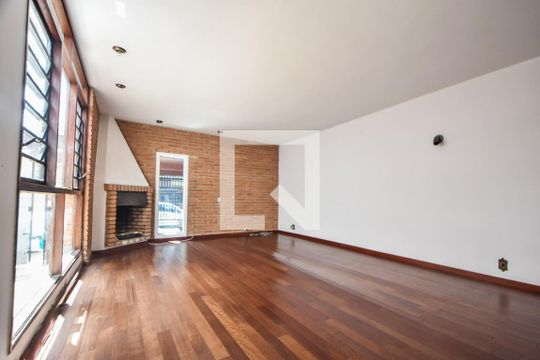 Casa para alugar com 3 quartos, 150m² em Jardim Aeroporto, São Paulo
