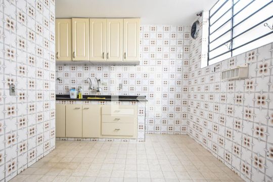 Cozinha  de casa para alugar com 3 quartos, 150m² em Jardim Aeroporto, São Paulo