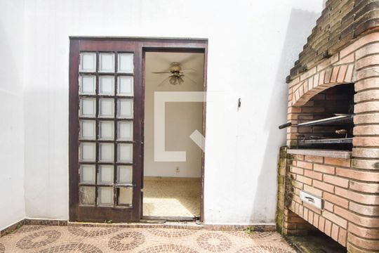 Área Externa  de casa para alugar com 3 quartos, 150m² em Jardim Aeroporto, São Paulo