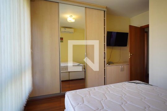Suíte  de apartamento à venda com 3 quartos, 102m² em Petrópolis, Porto Alegre