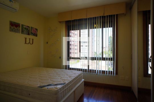 Suíte  de apartamento à venda com 3 quartos, 102m² em Petrópolis, Porto Alegre