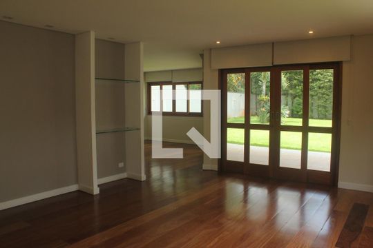 Casa à venda com 4 quartos, 350m² em Jardim Marajoara, São Paulo