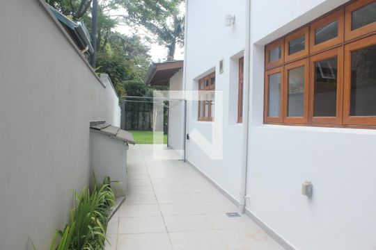 Quintal de casa à venda com 4 quartos, 350m² em Jardim Marajoara, São Paulo