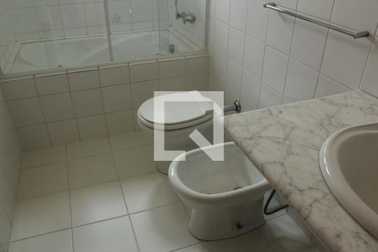 Banheiro 2 de casa à venda com 4 quartos, 350m² em Jardim Marajoara, São Paulo