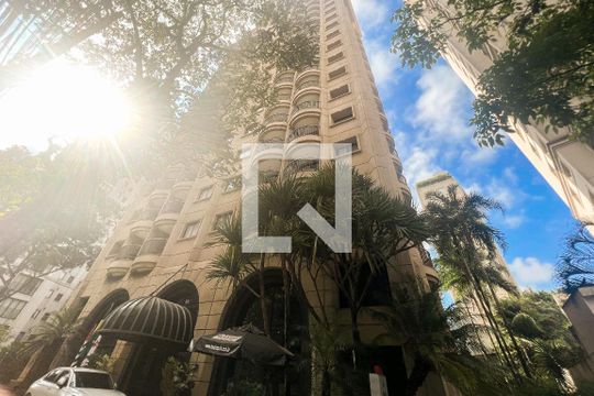 Fachada de apartamento para alugar com 1 quarto, 60m² em Jardim Europa, São Paulo