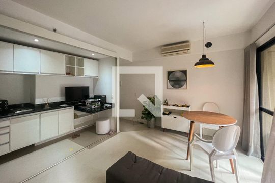 Sala de apartamento para alugar com 1 quarto, 60m² em Jardim Europa, São Paulo