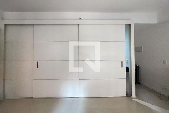 Cozinha de apartamento para alugar com 1 quarto, 60m² em Jardim Europa, São Paulo