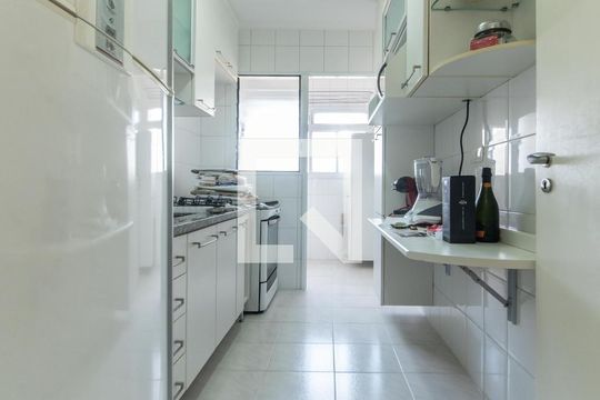 Cozinha de apartamento para alugar com 2 quartos, 64m² em Vila Gumercindo, São Paulo