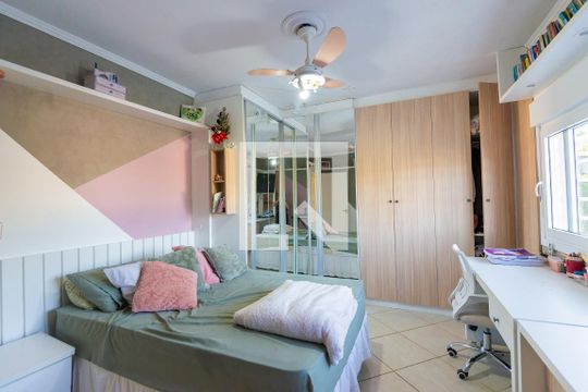 Quarto 2 de casa à venda com 3 quartos, 170m² em Teresópolis, Porto Alegre