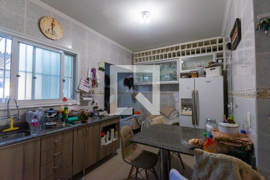 Cozinha de casa à venda com 3 quartos, 170m² em Teresópolis, Porto Alegre