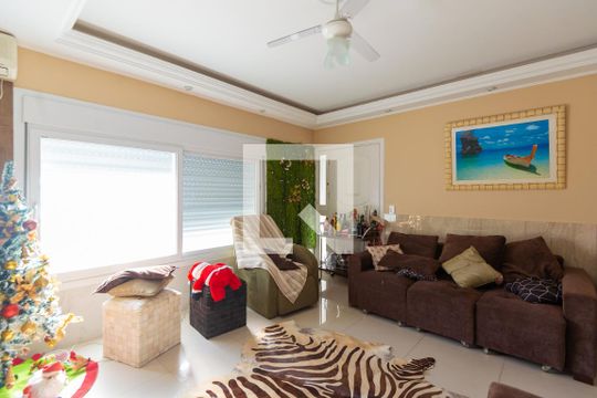 Sala de casa à venda com 3 quartos, 170m² em Teresópolis, Porto Alegre