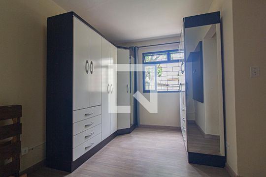 Quarto 2 de apartamento para alugar com 2 quartos, 40m² em Boa Vista, Curitiba