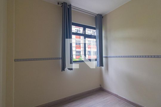 Quarto 1 de apartamento para alugar com 2 quartos, 40m² em Boa Vista, Curitiba