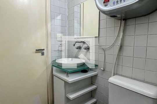 Banheiro de apartamento para alugar com 1 quarto, 45m² em Santana, São Paulo