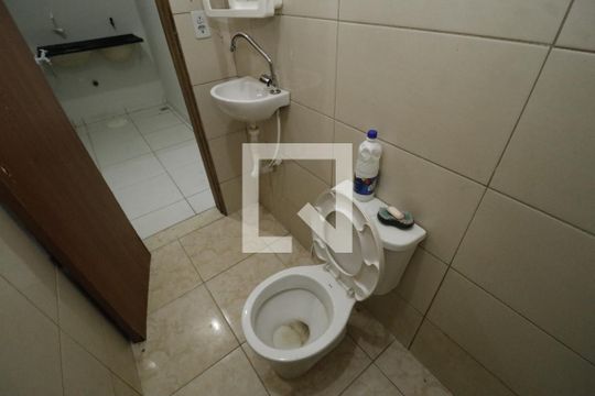 Banheiro 1 de apartamento para alugar com 2 quartos, 30m² em Samambaia Norte (samambaia), Brasília
