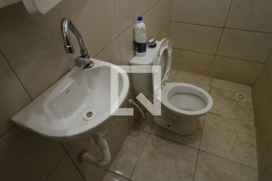 Banheiro 1 de apartamento para alugar com 2 quartos, 30m² em Samambaia Norte (samambaia), Brasília