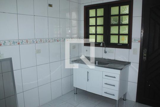 Cozinha de casa para alugar com 1 quarto, 40m² em Jardim Guarapiranga, São Paulo