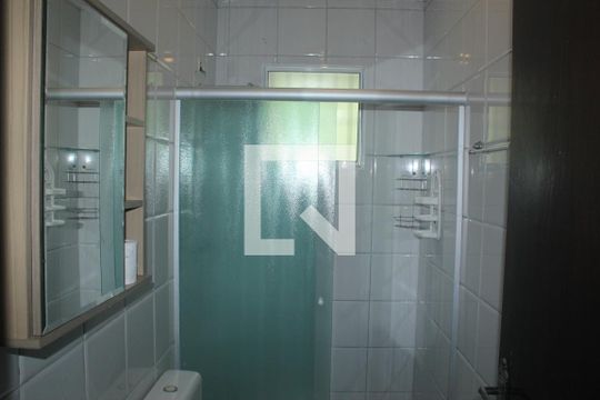 Banheiro de casa para alugar com 1 quarto, 40m² em Jardim Guarapiranga, São Paulo