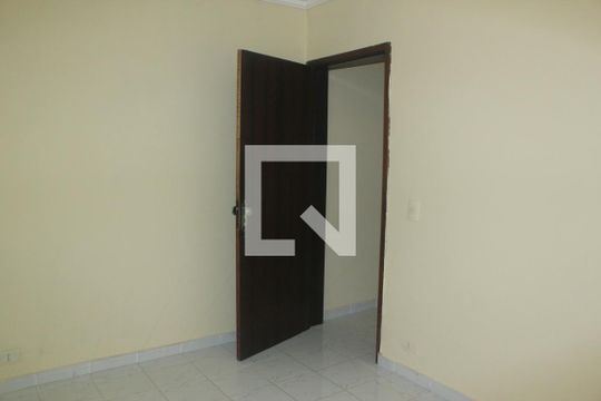 Quarto de casa para alugar com 1 quarto, 40m² em Jardim Guarapiranga, São Paulo