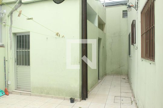 Quintal de casa para alugar com 1 quarto, 40m² em Jardim Guarapiranga, São Paulo