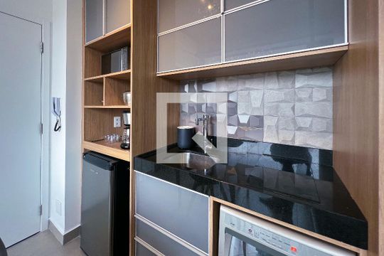 Cozinha de apartamento para alugar com 1 quarto, 25m² em Vila Olímpia, São Paulo