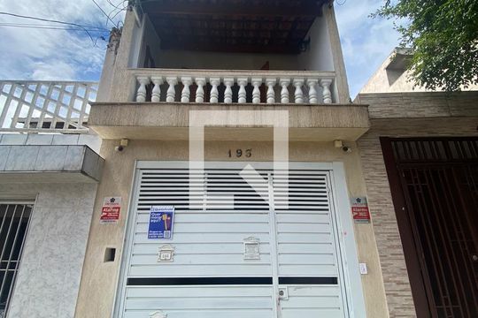 Fachada de casa à venda com 3 quartos, 200m² em Parque Fongaro, São Paulo