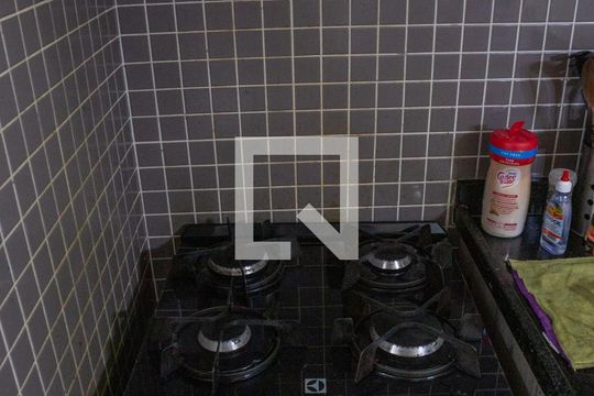 Cozinha de apartamento para alugar com 2 quartos, 65m² em Vila Anglo Brasileira, São Paulo