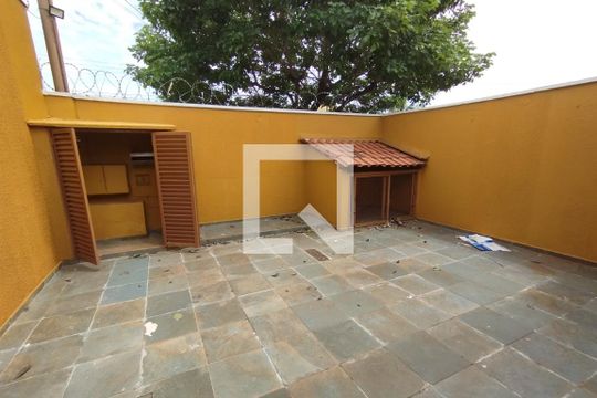 Quintal de casa para alugar com 4 quartos, 250m² em Parque Residencial Lagoinha, Ribeirão Preto