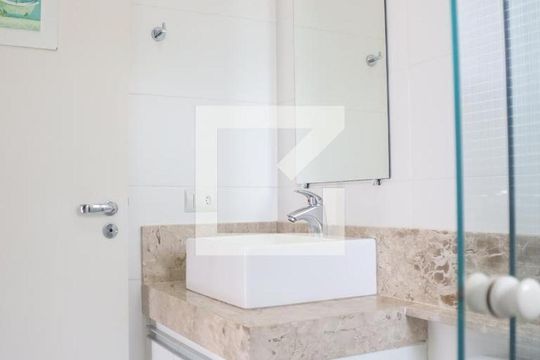 Banheiro de casa de condomínio à venda com 3 quartos, 175m² em Parque Xangrilá, Campinas
