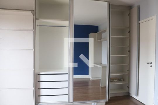 Quarto Suíte de casa de condomínio à venda com 3 quartos, 175m² em Parque Xangrilá, Campinas