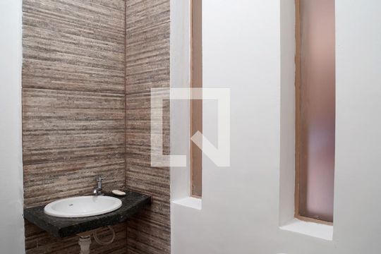Lavabo de casa para alugar com 3 quartos, 198m² em Jardim Santa Rosália, Sorocaba