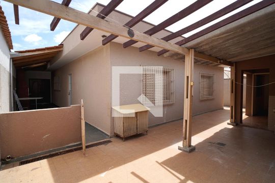 Quintal de casa para alugar com 3 quartos, 198m² em Jardim Santa Rosália, Sorocaba