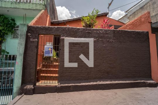 Fachada de casa à venda com 3 quartos, 100m² em Vila Nhocune, São Paulo