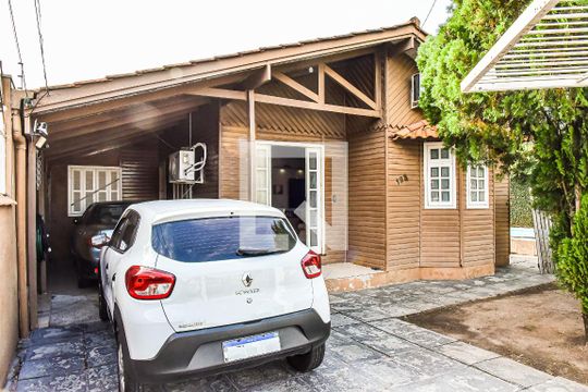 Garagem de casa à venda com 3 quartos, 130m² em Rubem Berta, Porto Alegre