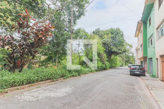 Vista Rua de casa à venda com 4 quartos, 120m² em Jardim Rizzo, São Paulo