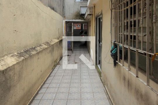 Corredor de kitnet/studio para alugar com 1 quarto, 22m² em Cidade São Mateus, São Paulo