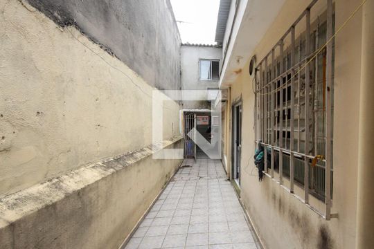 Corredor de kitnet/studio para alugar com 1 quarto, 22m² em Cidade São Mateus, São Paulo