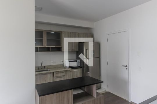 Cozinha de apartamento para alugar com 1 quarto, 50m² em Empresarial 18 do Forte, Barueri