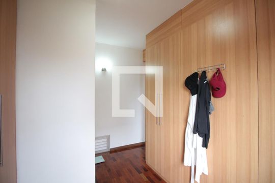 Closet de casa à venda com 4 quartos, 450m² em Itapoã, Belo Horizonte
