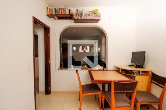 Escritorio/Quarto de casa à venda com 4 quartos, 120m² em Santa Efigênia, Belo Horizonte