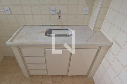 Cozinha de apartamento para alugar com 1 quarto, 52m² em Cambuí, Campinas