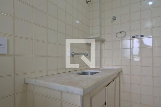 Cozinha de apartamento para alugar com 1 quarto, 52m² em Cambuí, Campinas